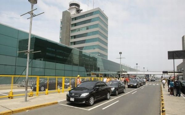 Taxi Aeropuerto Trujillo Carlos Martínez de Pinillos 24 horas - Platinium VIP